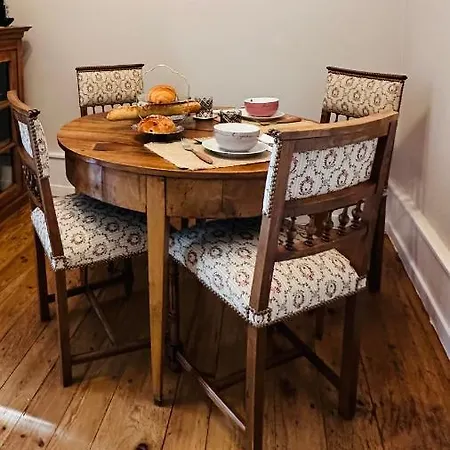 Au Cœur De La Verrière Du Château Burrus *