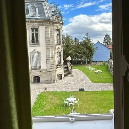 Au Coeur De La Verriere Du Chateau Burrus